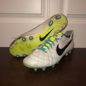 Nike Tiempo Legends (size 11)